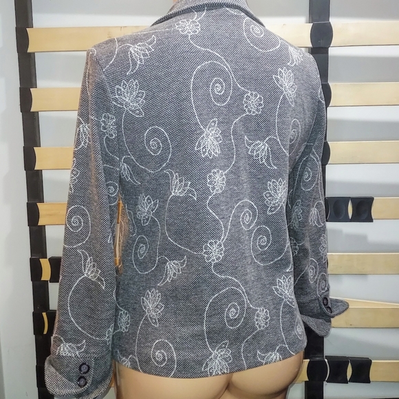 Weekenders Grey Blazer/Jacket w/Embroidered Flower's - Picture 4 of 7